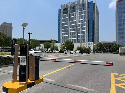 trường hợp công ty mới nhất về E40Pro Barrier Gate for Business Park Parking Lot